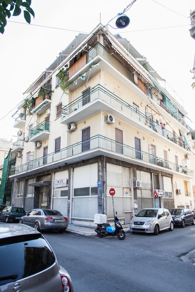 Brand new apt in central Athens
