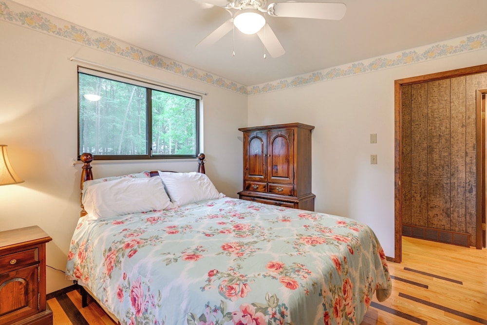 Walk to Beach: Pet-friendly Caseville Cabin
