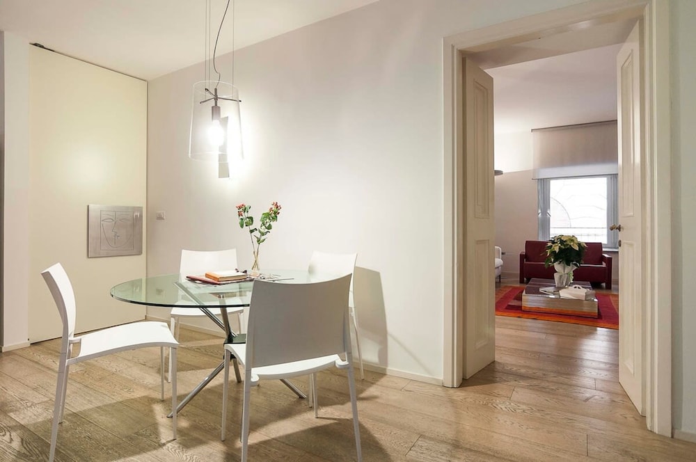 In Rome at Spanish Steps Classy Apartment With Modern Design in an Historic Palazzo