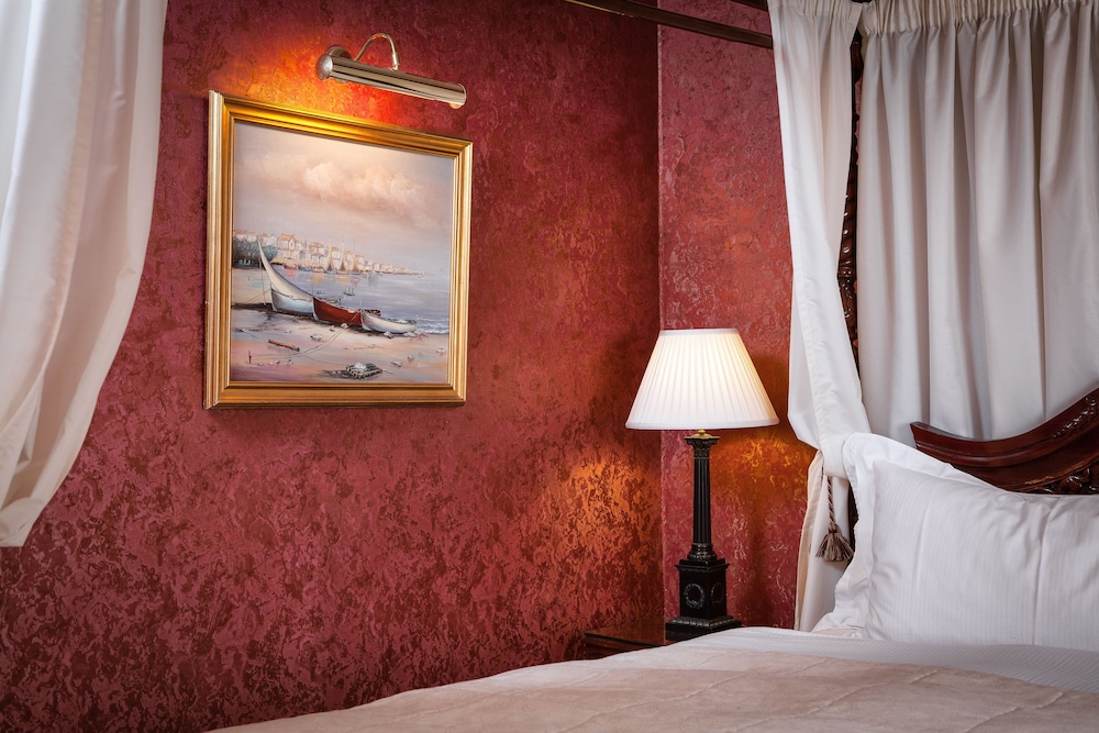 Guildford Vacations - Angel Hotel - Property Image 46