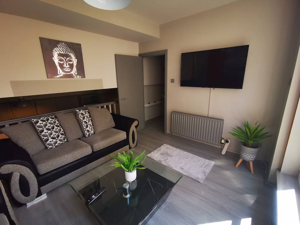 2BR Central Cosy Apartment