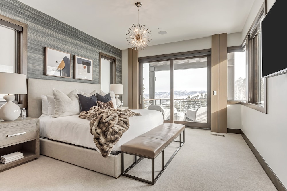Stunning 6-bedroom Chalet in Heart of Park City 6 Home by Redawning view 5
