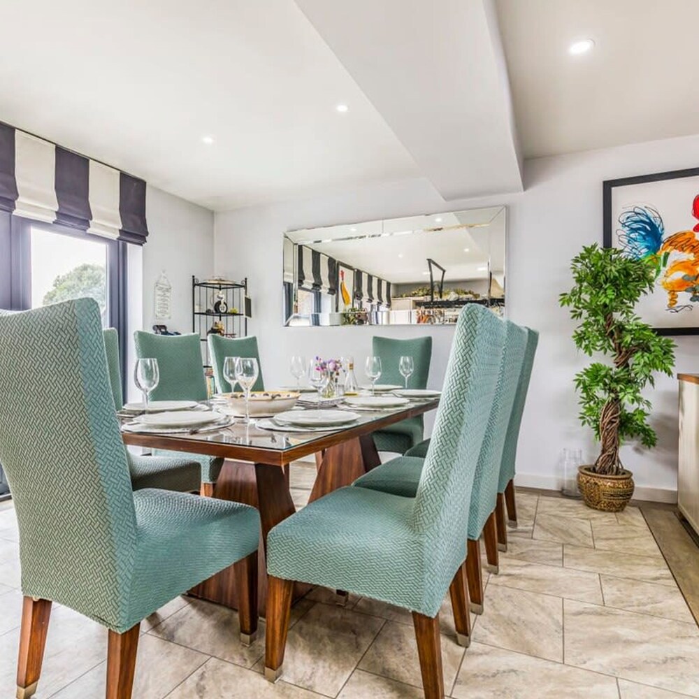 Spacious Stylish Home Nr Chichester view 3