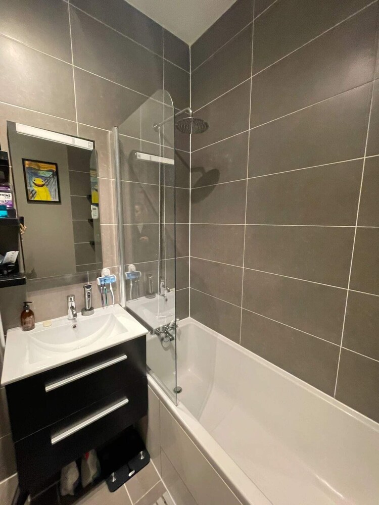 Stylish and Spacious 1 Bedroom Flat