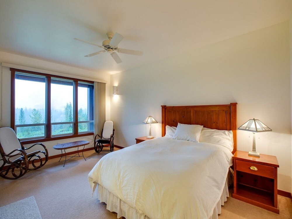 Mt Baker Lodging Ensuite 15 - Sleeps 6 view 3