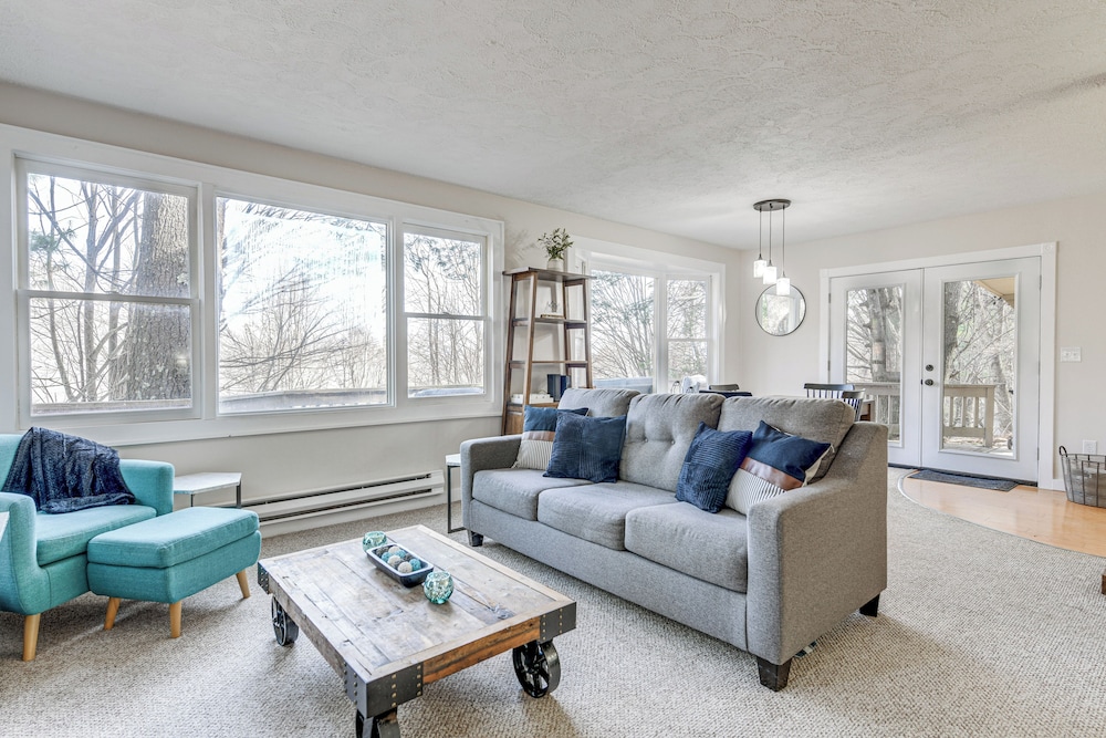 Hot Tub & Mountain Views: Waynesville Retreat!