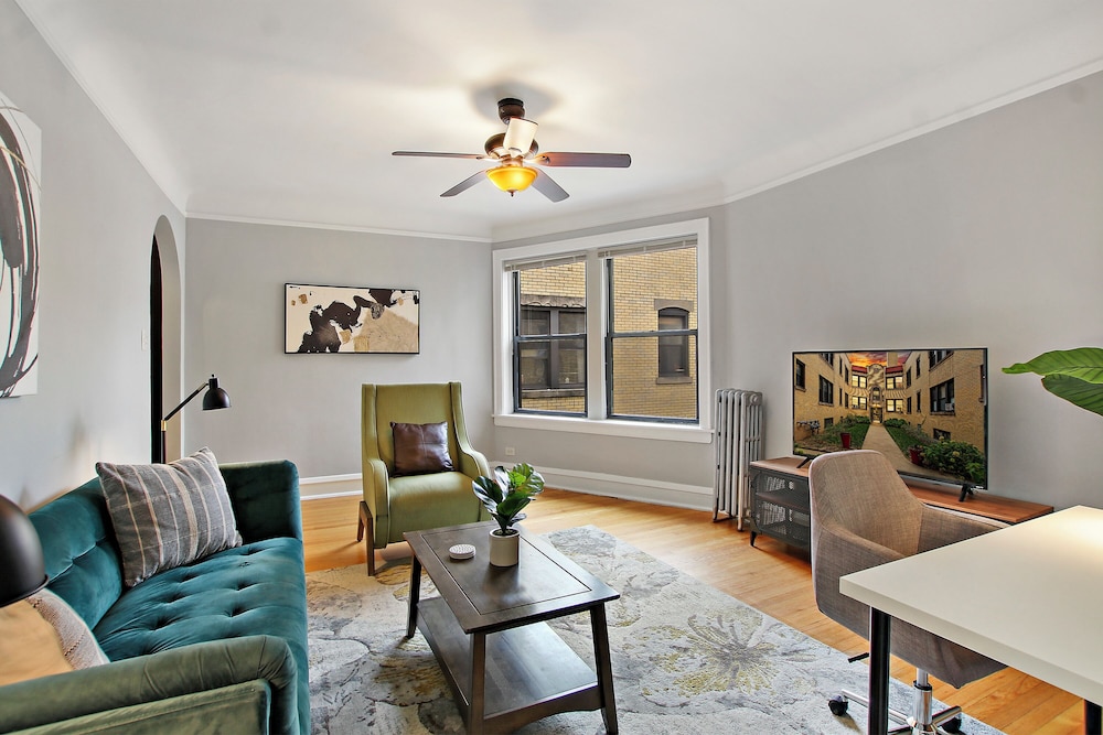 1BR Vibrant Apt - Montrose 2E