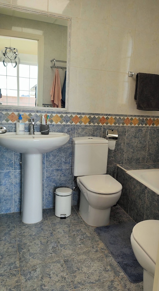Charming Three Bedrooms Apartment With Seaview