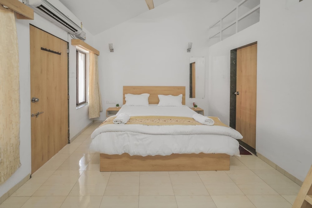 3BHK w/Pool - Dream Habitat by Universe Villas view 3