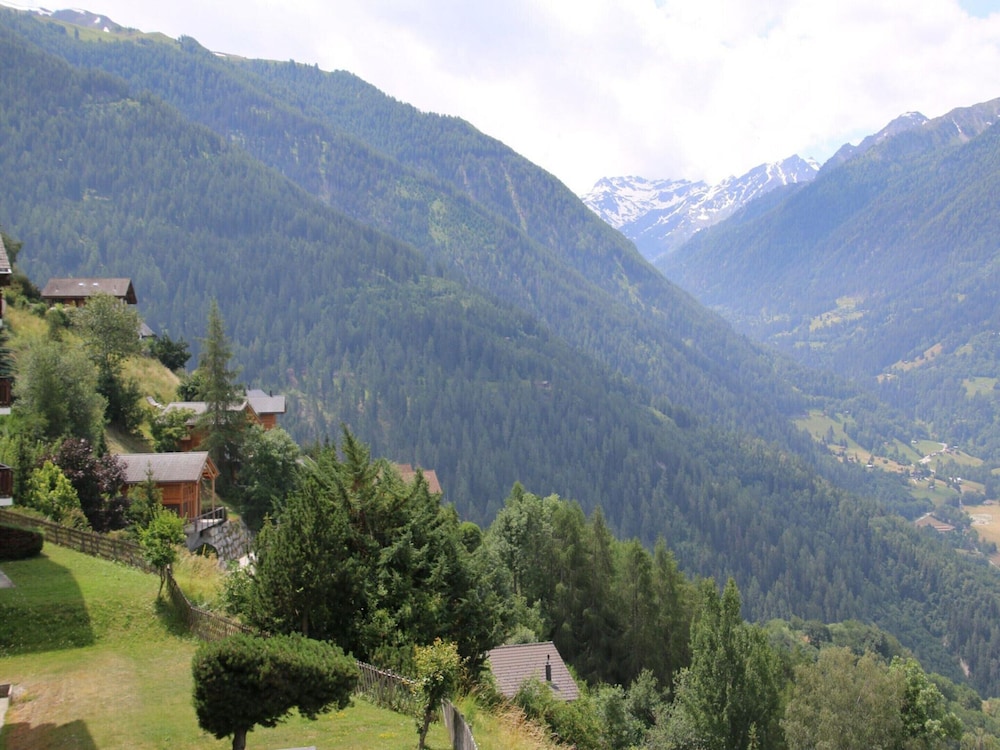Mountain Apartment With Views