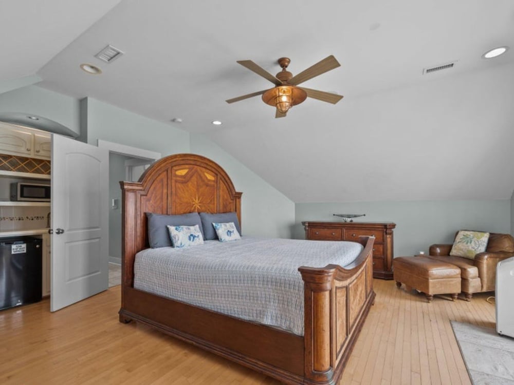 Ocean's Edge by Topsail Realty