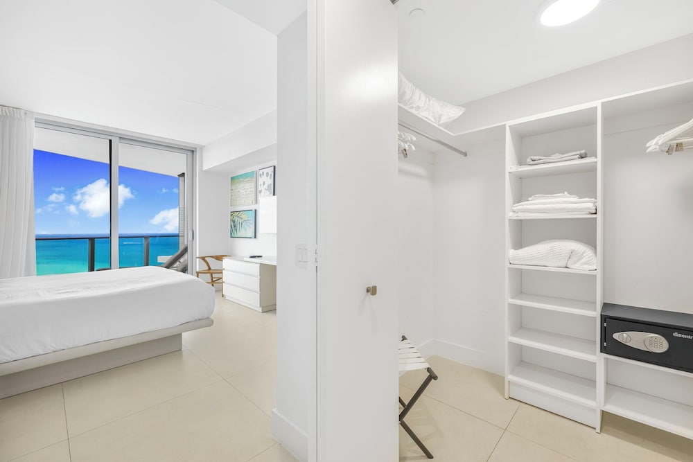 Oceanview Condo with Pool & Relaxation