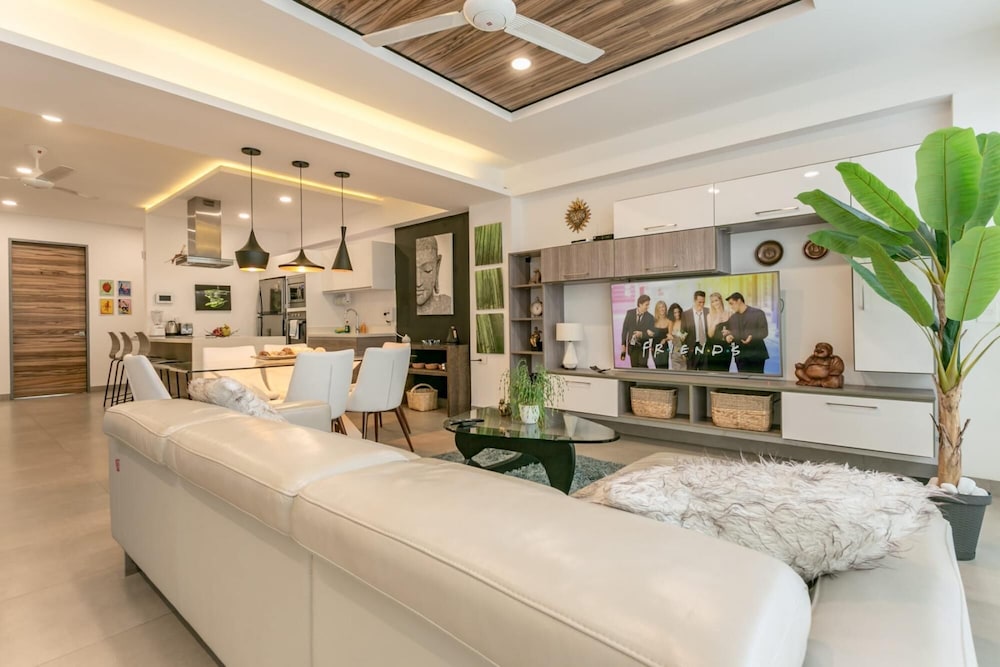 Modern Sleek 2 BR Close to Beach Paradise view 5
