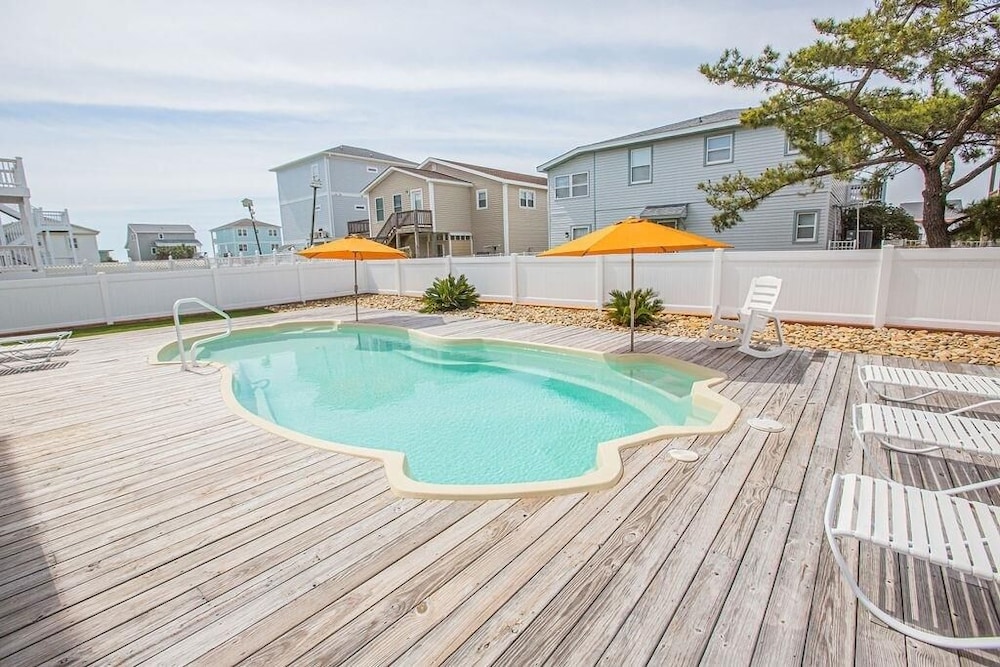 Life's A Beach 4 Bedroom Home by RedAwning