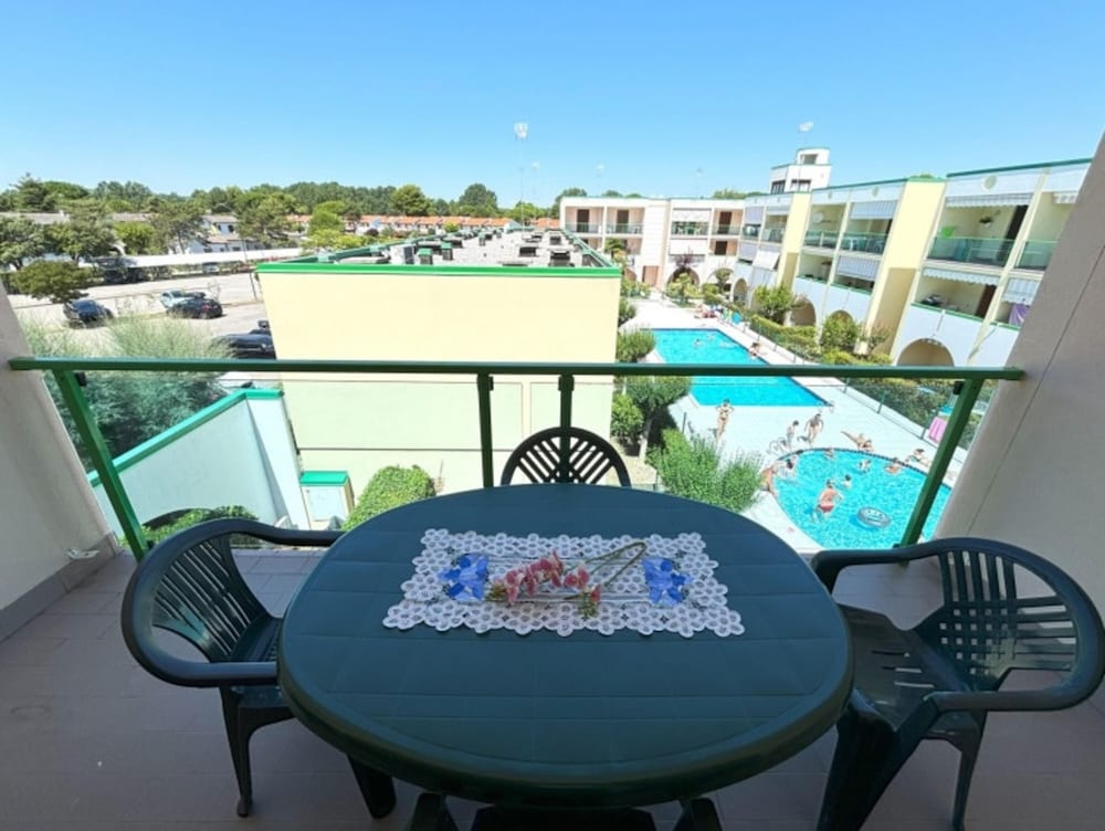 Apartment With Pool View-beahost
