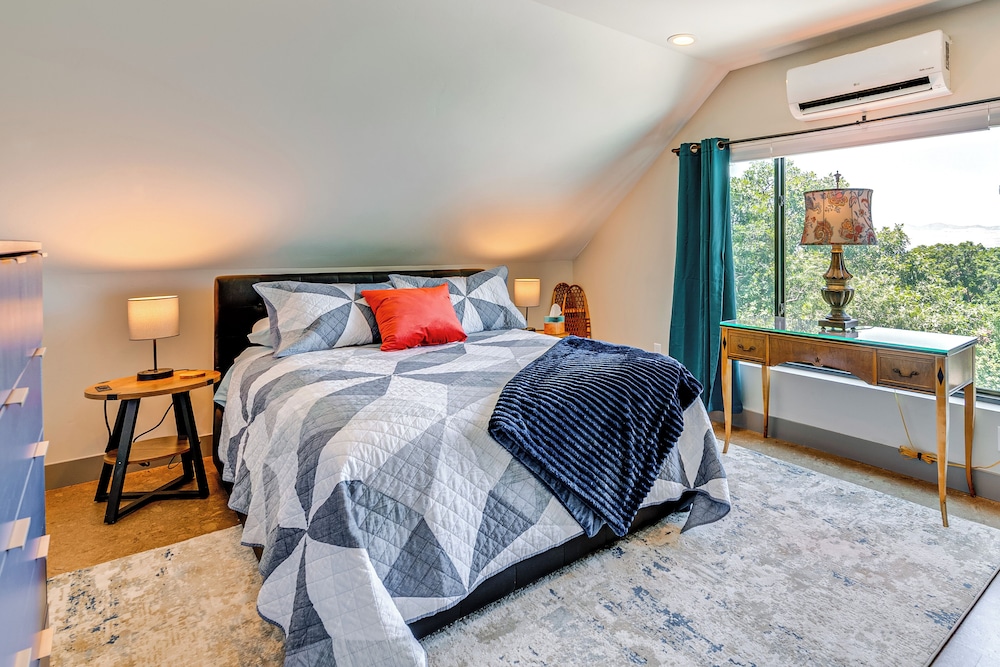 11 Mi to Snowbird Resort: Mtn-view Apt w/ Hot Tub
