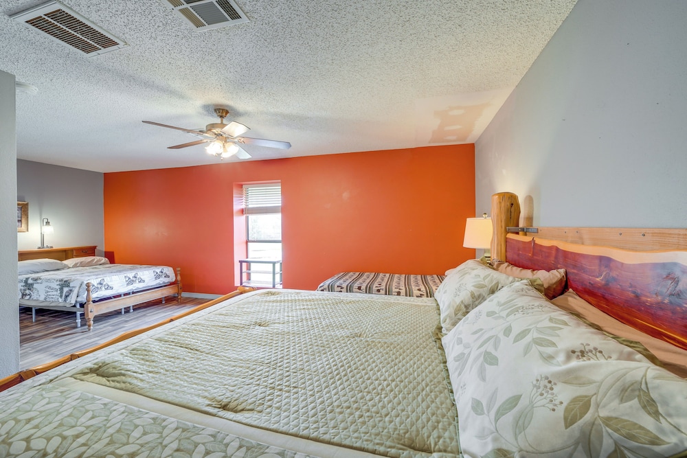 Outdoorsy Getaway Near Atoka: Hunt, Fish & Relax!