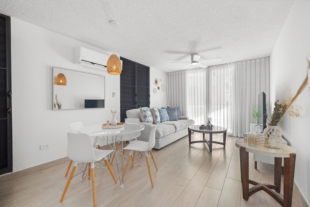 Private Balcony Welcomes Pets On-site Parking
