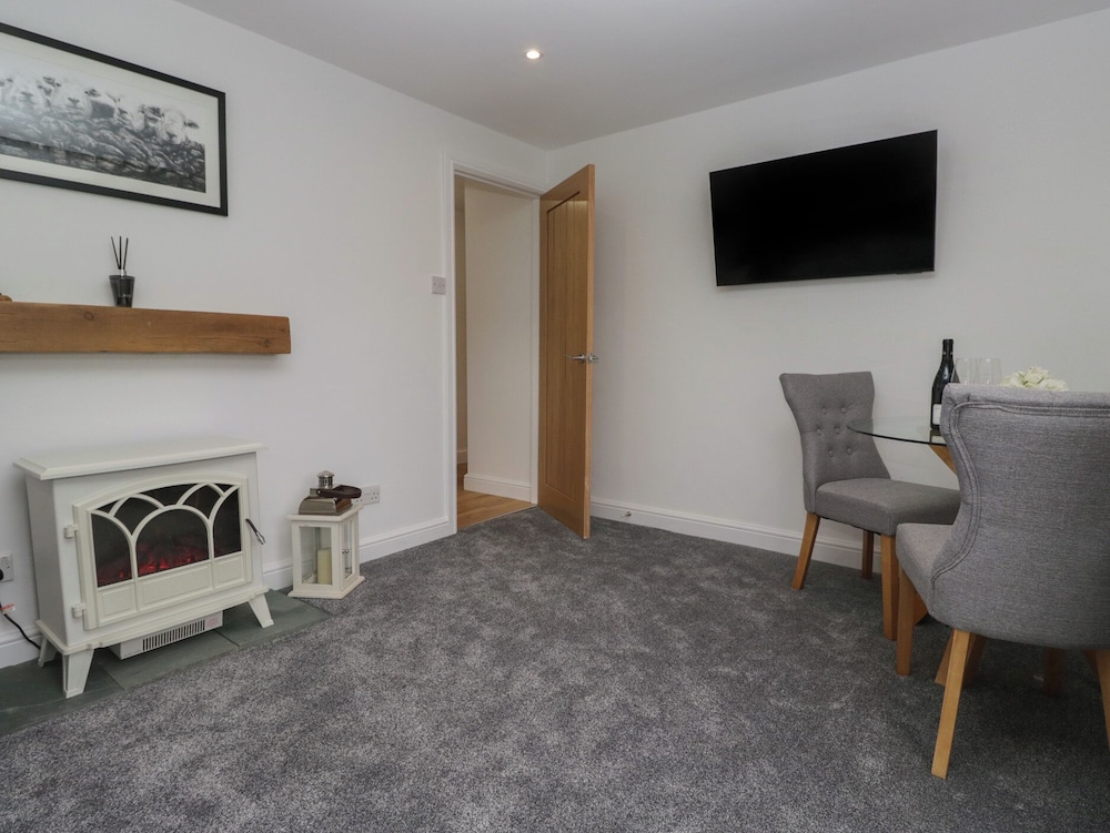 Yewdale View Apartment