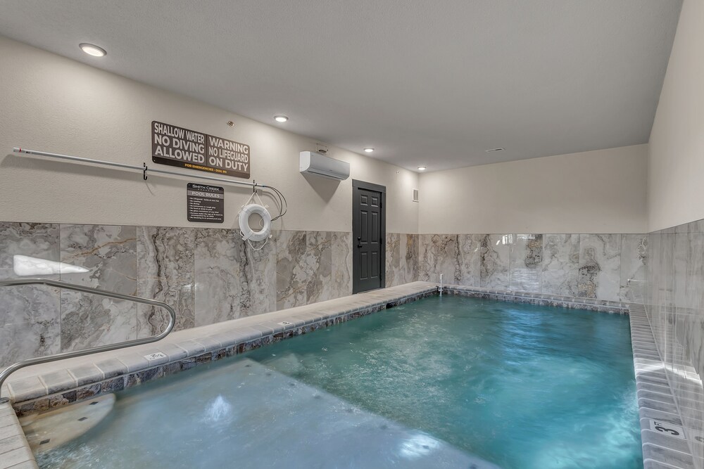 Cozy Cub Luxury Cabin Pigeon Forge