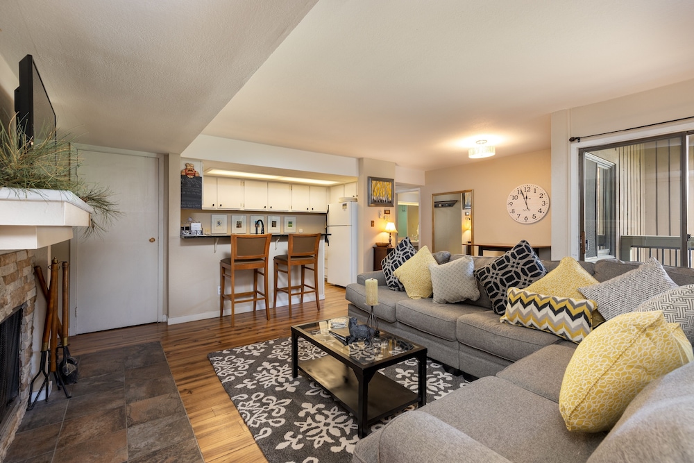 1095 Wild Irishman 2 Bedroom Condo by RedAwning view 4