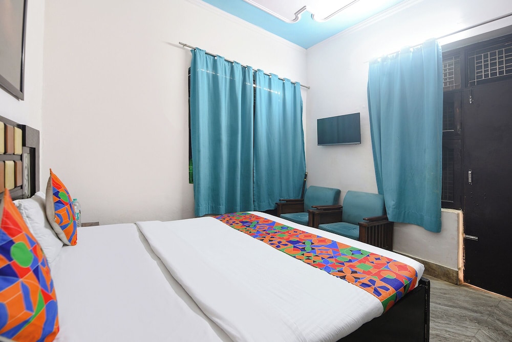 Fabhotel Decent