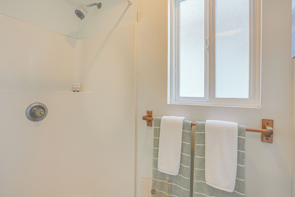 Charming Santa Cruz Studio w/ Private Hot Tub
