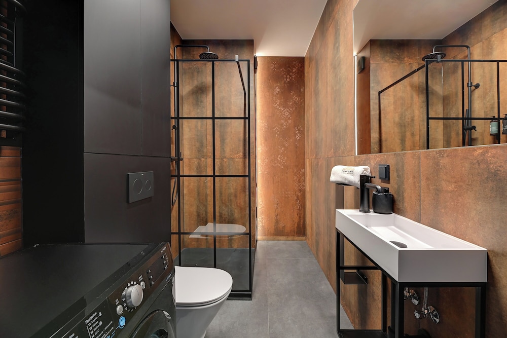 Doki Living - Foodhall & Parking by Downtown Apartments