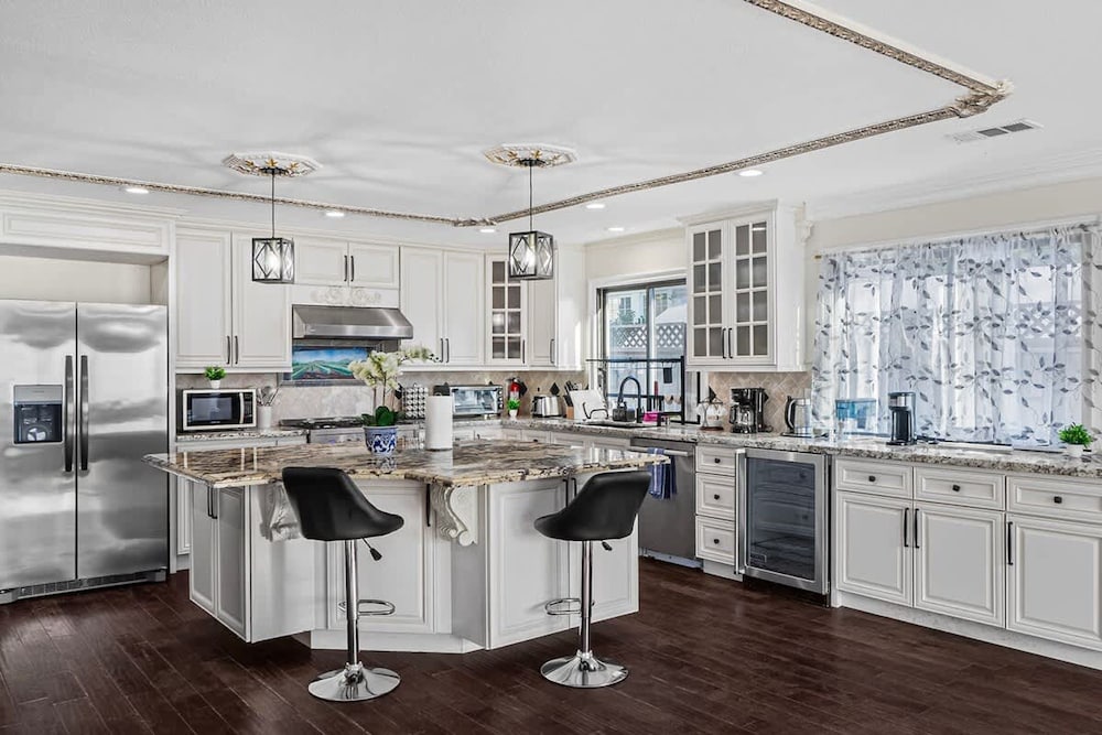 Spaciour 4Br 4bth Stunning House With Free Parking