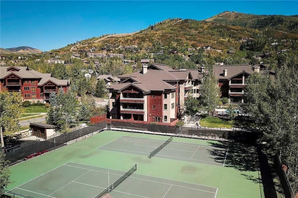 6110 Bear Lodge, Trappeur's Crossing Apartment 3