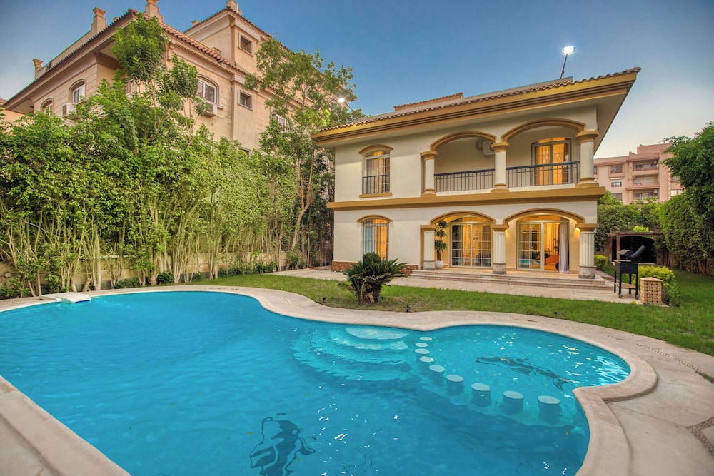 Host Prime Paradise Villa At Rehab City