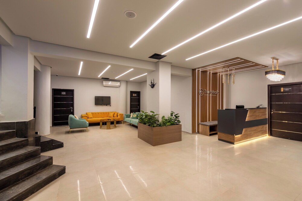 Travelholic Residence Golden Gates