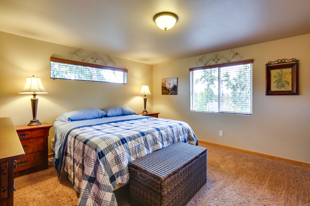 Springfield Home w/ Yard ~ 9 Mi to Downtown Eugene view 4
