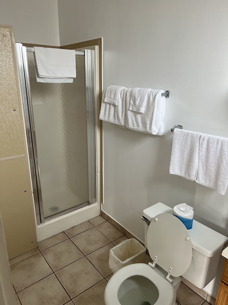 All Star Inn & Suites