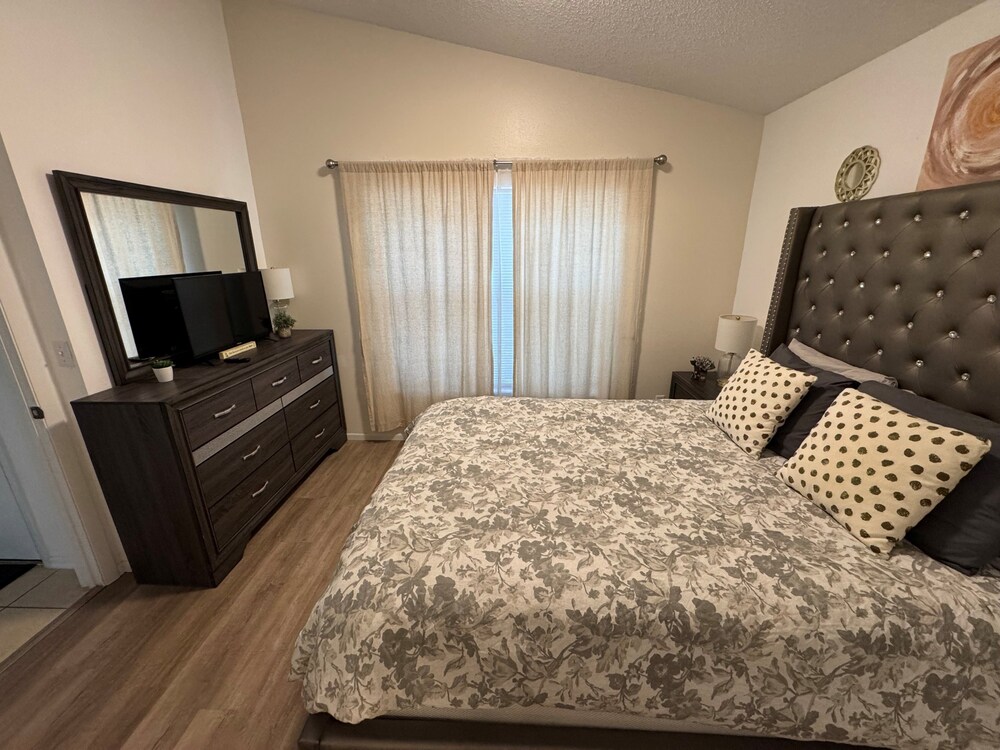 4 Bedroom, 3 Bath Hampton Lakes Home With Private Pool - Near Disney!