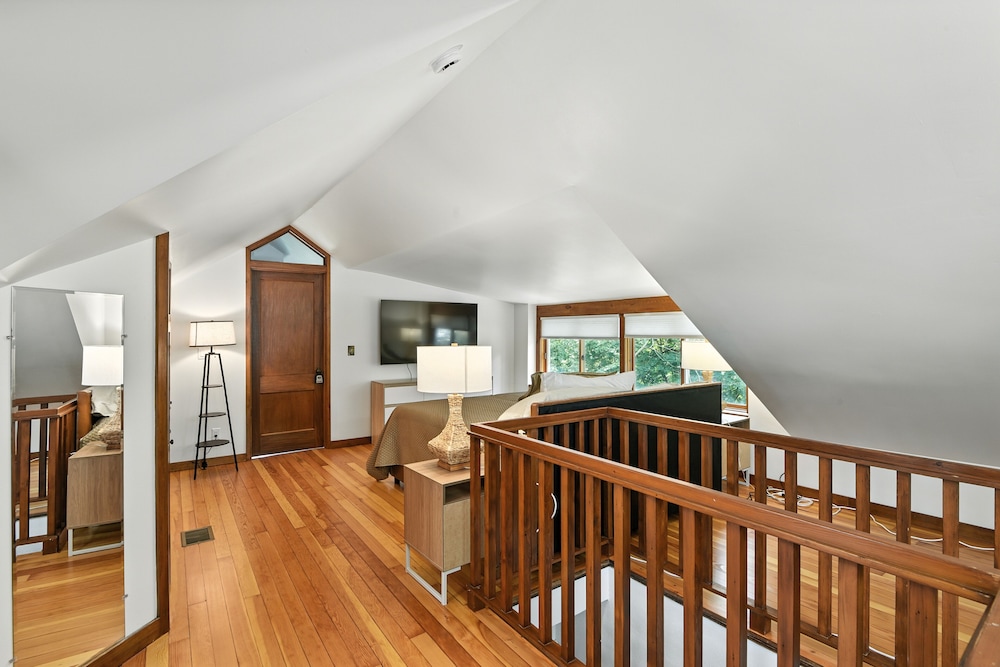 Charming Manville Heights Cottage Retreat 3 Bedroom Home