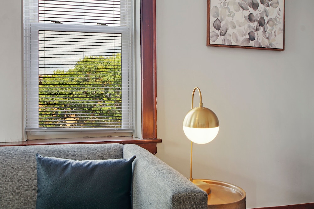 Prime 1BR Apt - Cullom F2