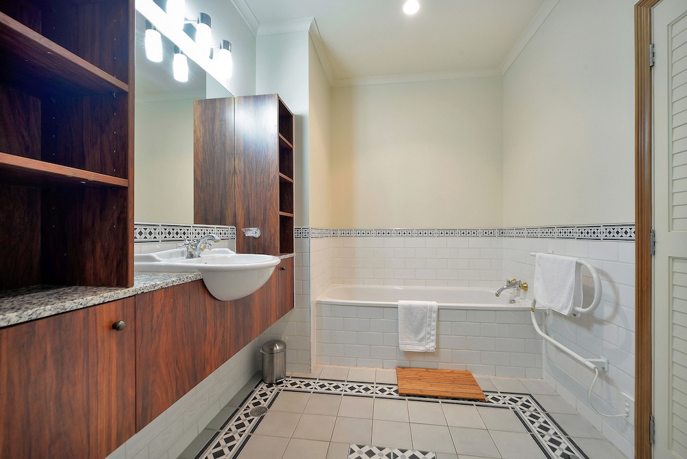 Pelicanstay at Auckland Waterfront photo 4