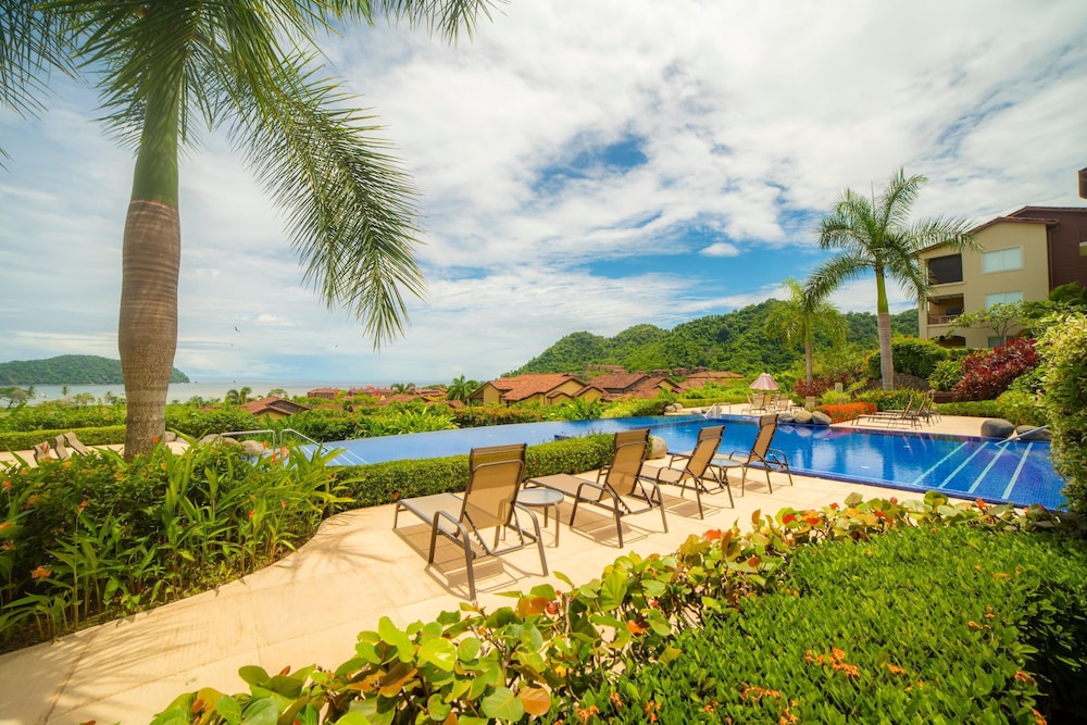 Miramar 4E - 3 bdr 3 Bath Ocean View