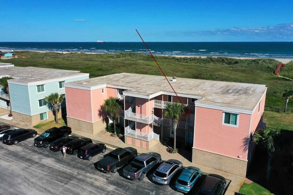 2 Condos in Beachfront Complex Pool, Pickleball+tennis Court, Beach Boardwalk
