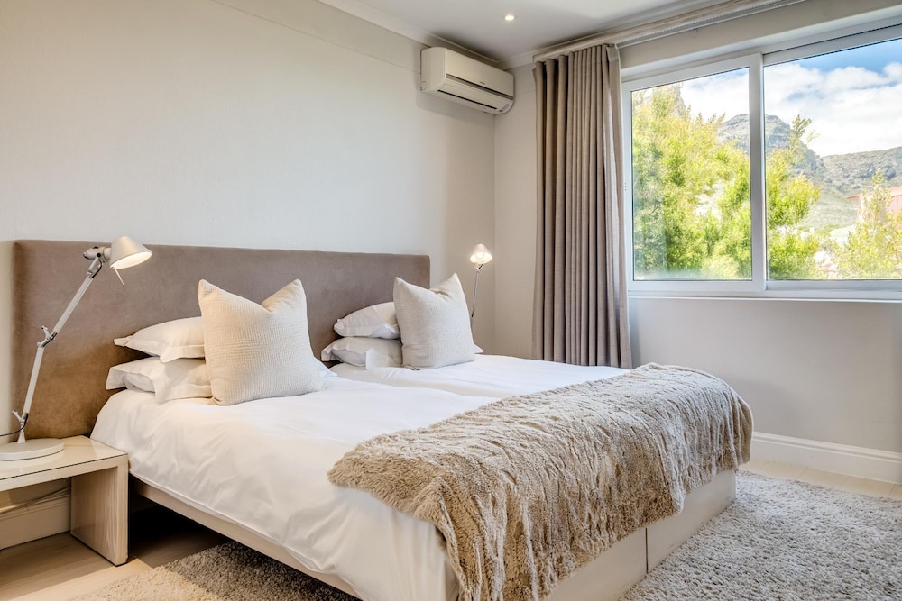 Camps Bay Villa w Views Pool Sapphire Tide Retreat