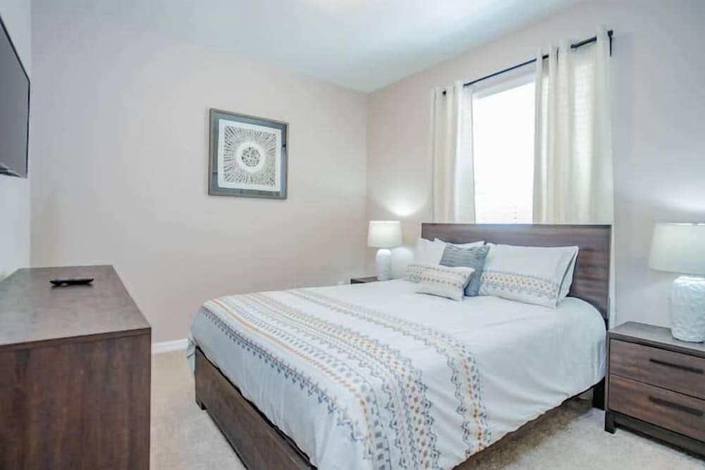 4606 TD - 5BR Townhome Marvel: Private Pool
