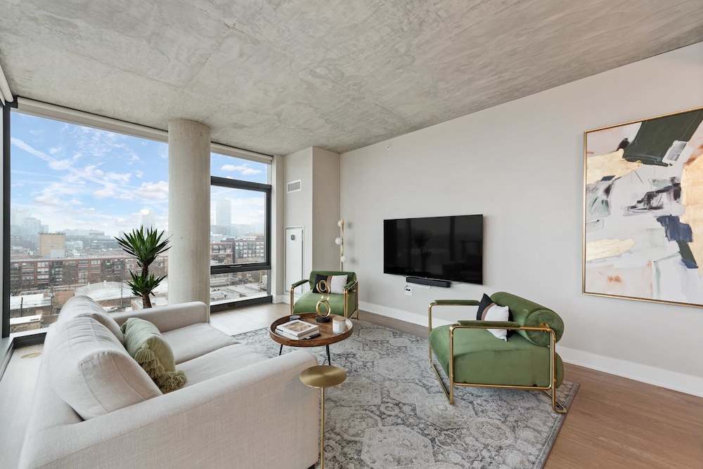 West Loop Duo 2 Stylish 2brs Walk to Dining