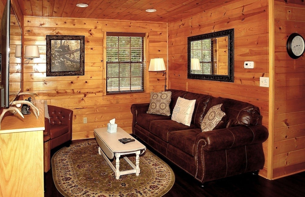 Mountain Laurel - 1 Bedrooms, 1 Baths, Sleeps 4 Cabin by RedAwning