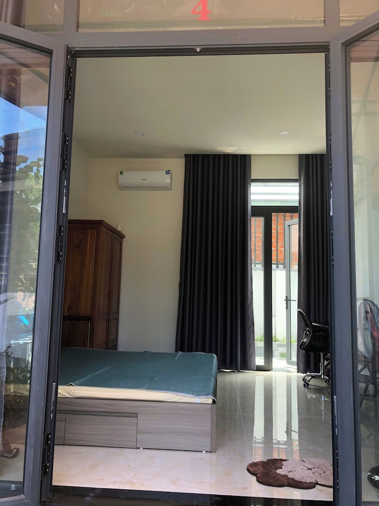 HOMESTAY HALONA