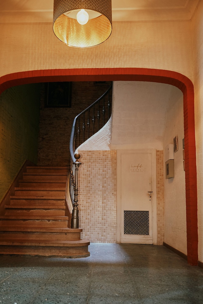 LOFT HOSTAL Group 83