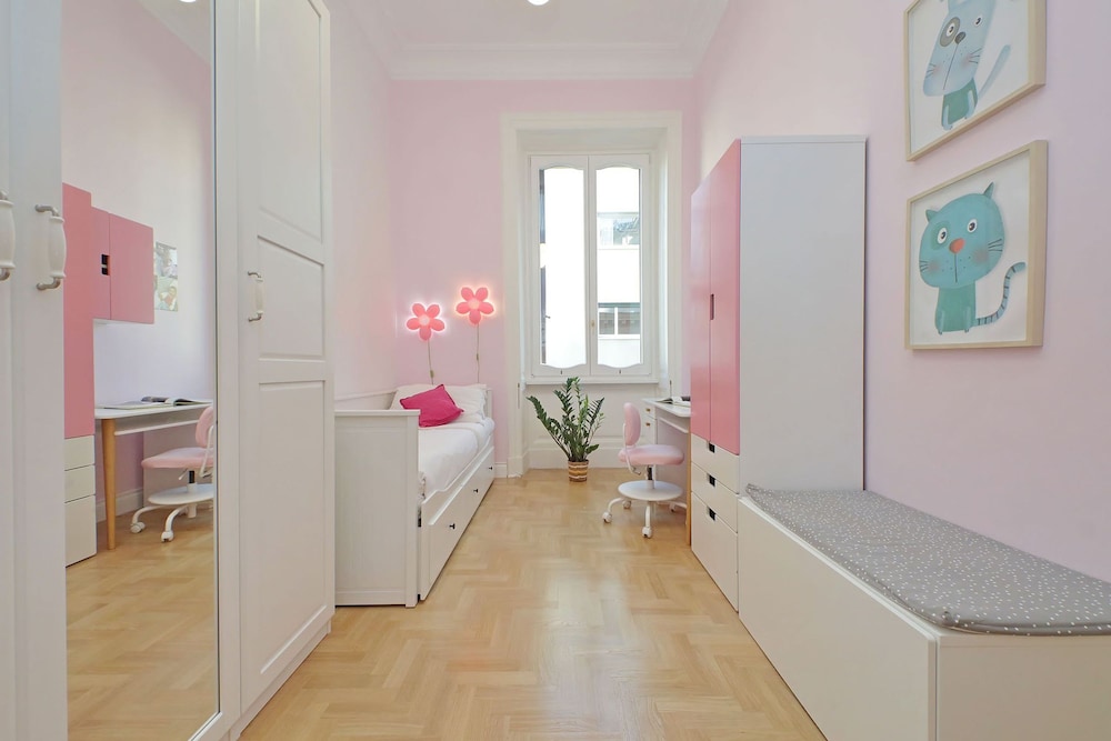 Rare Large and Elegant Rome Apartment in Prati Neighborhood Perfect for Families or Friends