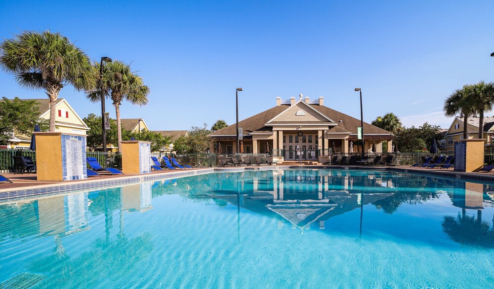 Amazing Family Townhouse Minutes From the Parks