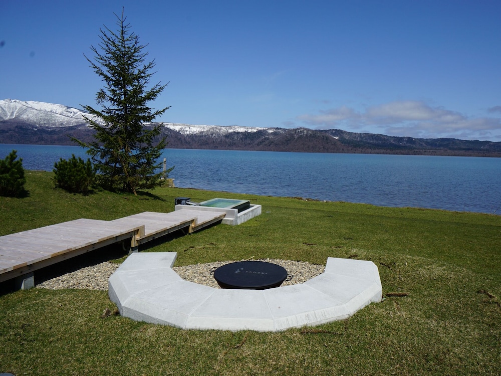 Sansui Lakeside Villa