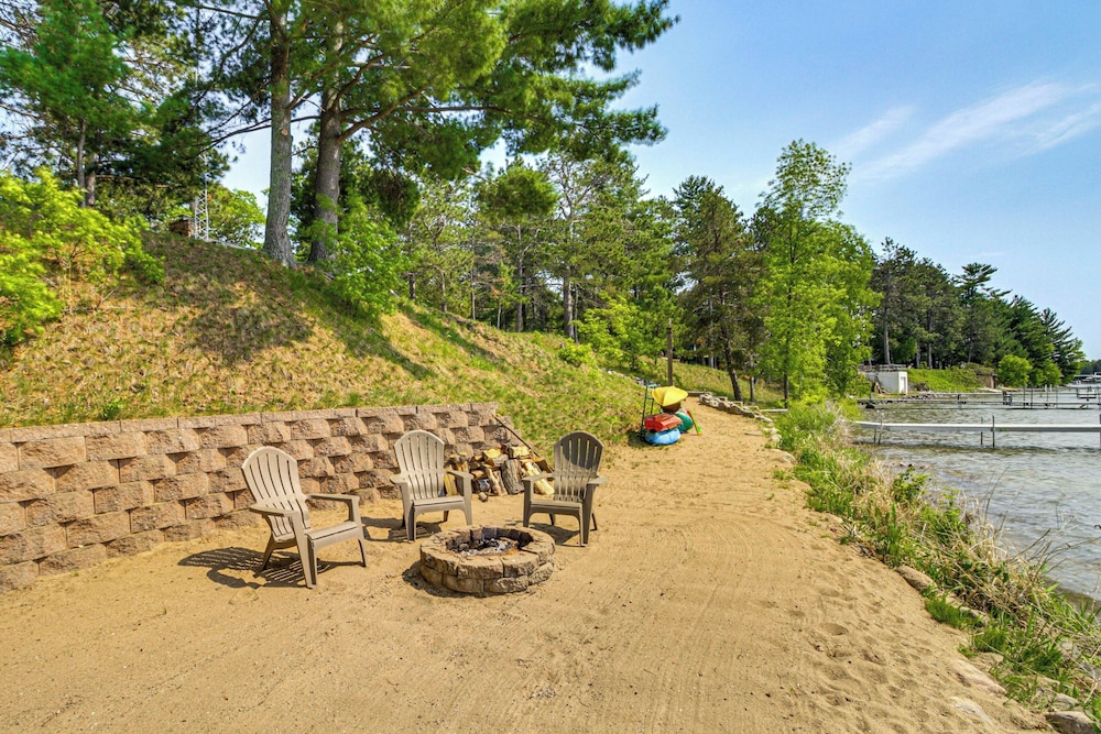 Family Retreat on Cross Lake: Boat, Swim & Relax!